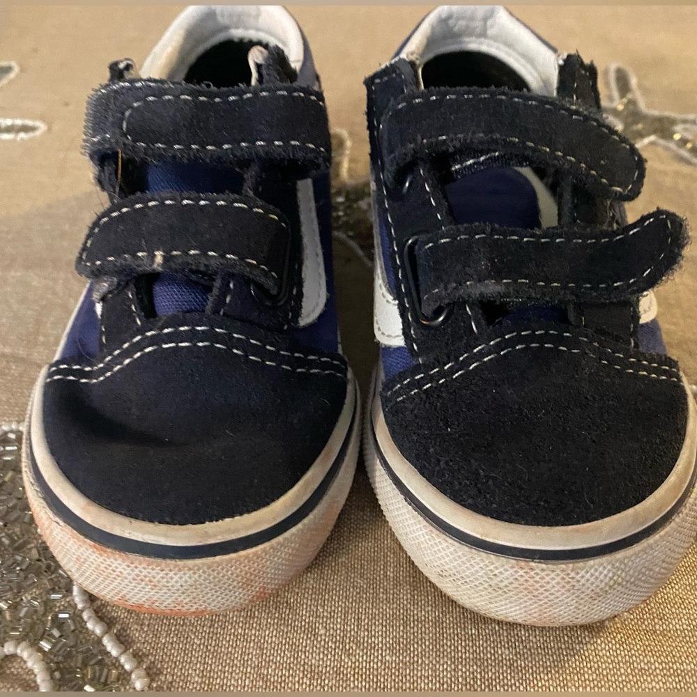 Toddler VANS Size 7 Black and Blue Velcro In great used condition